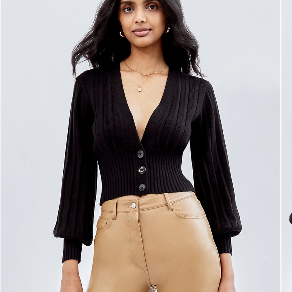 NEW ARITZIA BUTTON UP SWEATER